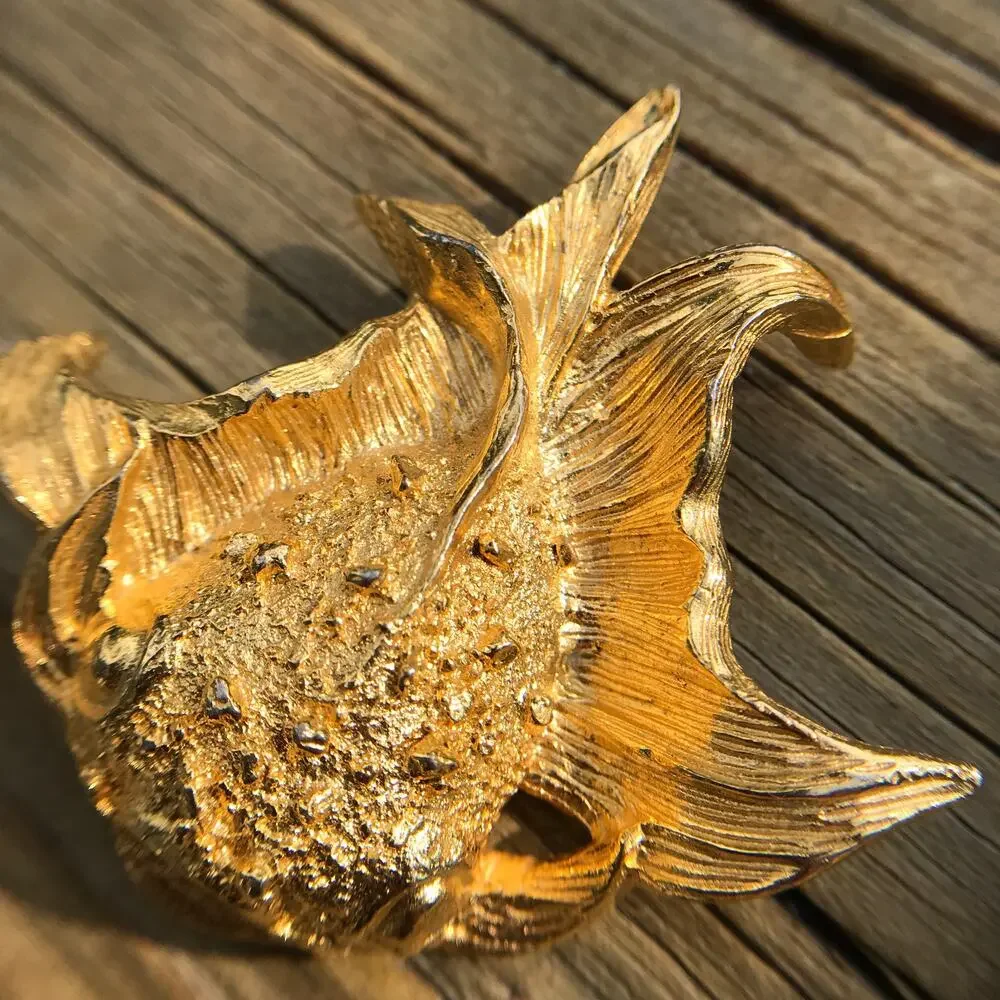 Vintage Dimensional Lucky Koi Gold Tone Textured Fish Pin / Brooch